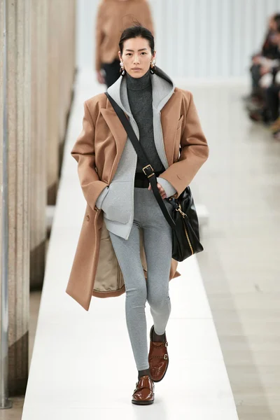 Look 19